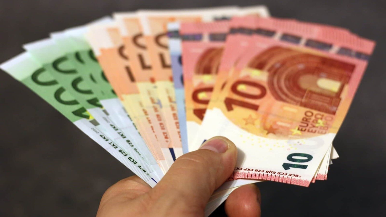 Romance turns to fraud as prostitute swindles 1.8 million Euros from customer