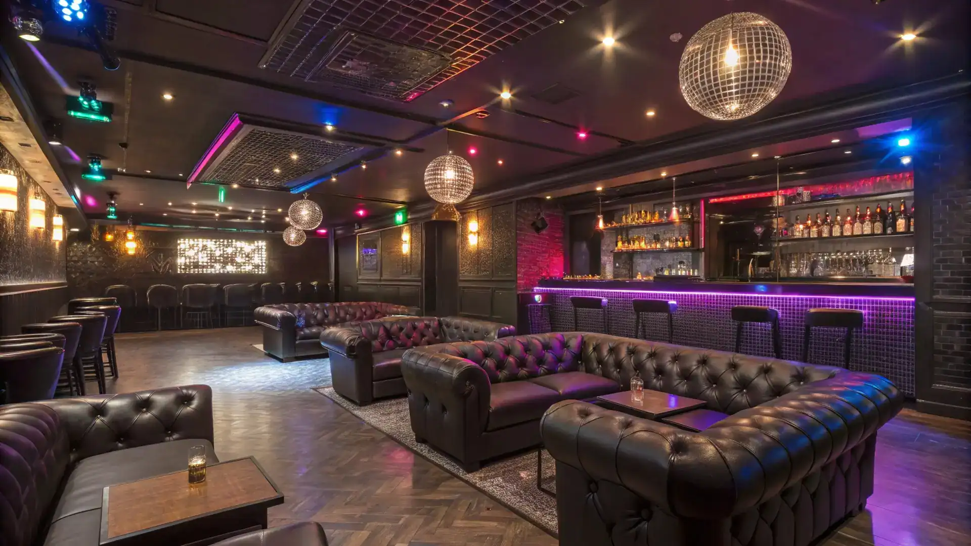 5 Ways Sex Clubs Straight-Up Beat Sex Studios